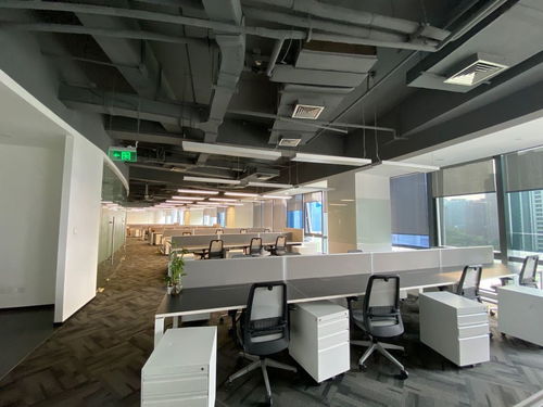 望京保利國際廣場 精裝帶家具辦公室出租，正對電梯采光優